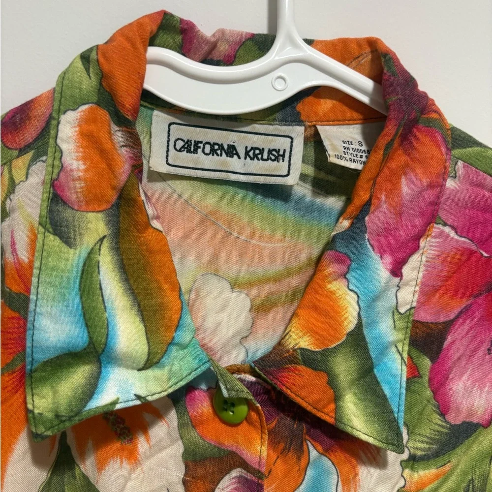 Vintage Tropical Floral Button-Up Sleeveless Top - Green, Orange, Pink - Picture 2 of 3